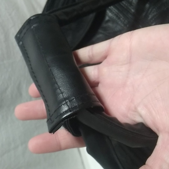 First Class Genuine Leather Vintage Duffle Bag W/Strap - Picture 11 of 14